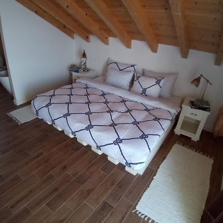 Captain'S Attic Račišće Εξωτερικό φωτογραφία