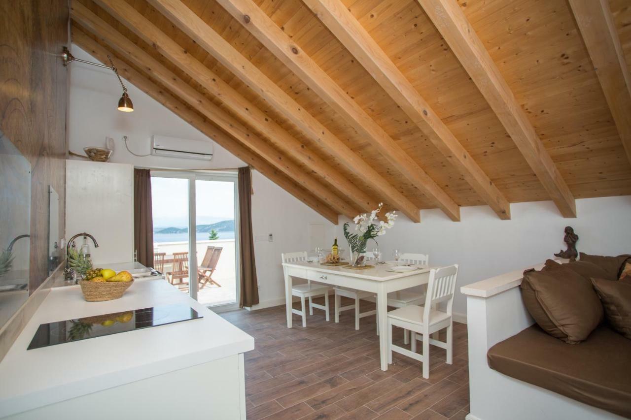 Captain'S Attic Račišće Εξωτερικό φωτογραφία